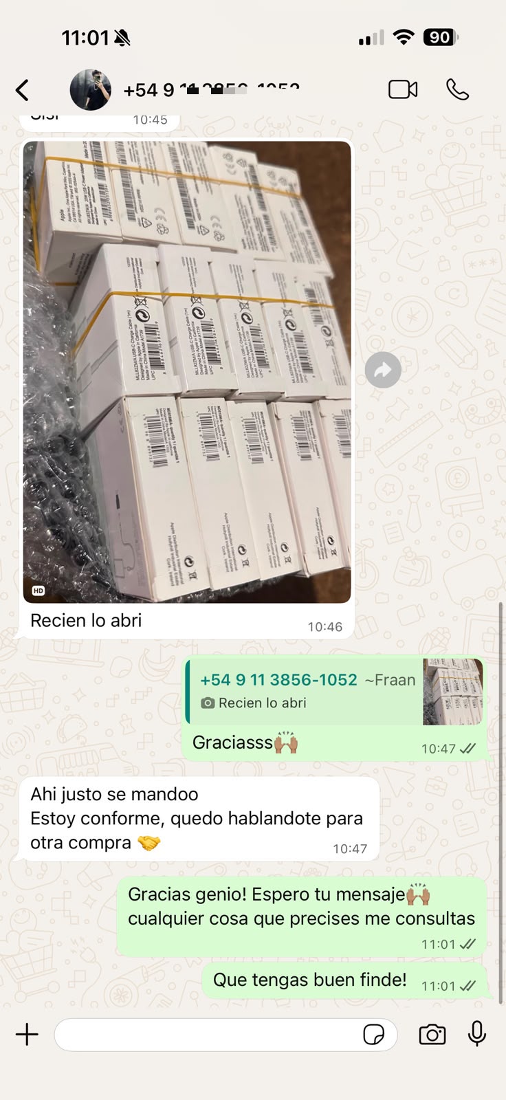 Caja de cables Apple recién abierta por un revendedor