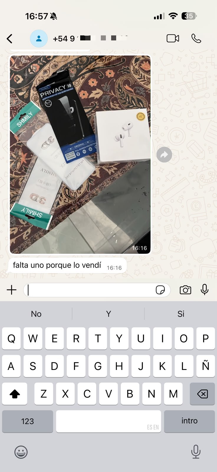 Vidrios antiespía y AirPods recibidos por un revendedor